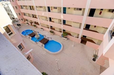 Apartamento T2 com Varanda e Piscina no Parque dos Reis - A 500 m da Praia de Monte Gordo