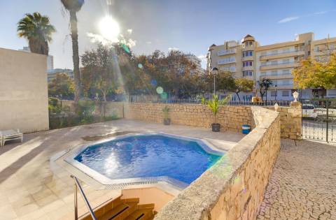 Apartamento T2 com Varanda e Piscina no Parque dos Reis - A 500 m da Praia de Monte Gordo