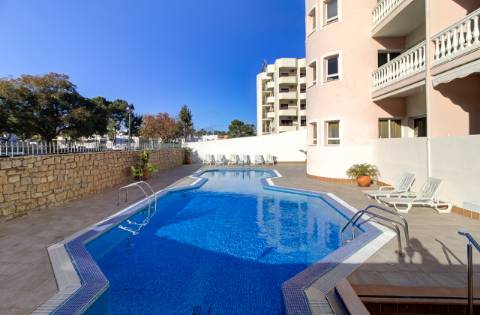 Apartamento T2 com Varanda e Piscina no Parque dos Reis - A 500 m da Praia de Monte Gordo