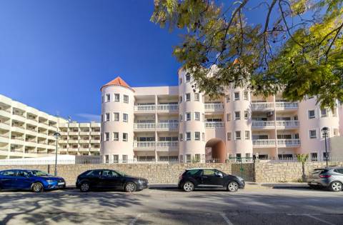 Apartamento T2 com Varanda e Piscina no Parque dos Reis - A 500 m da Praia de Monte Gordo