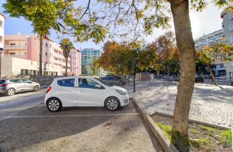 Apartamento T2 com Varanda e Piscina no Parque dos Reis - A 500 m da Praia de Monte Gordo