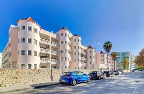 Apartamento T2 com Varanda e Piscina no Parque dos Reis - A 500 m da Praia de Monte Gordo