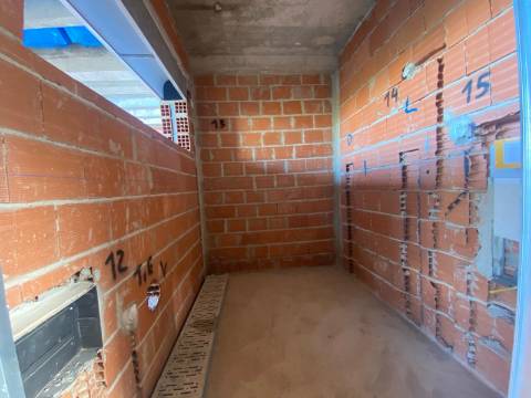 Moradia T3 em construção na Fuzeta,