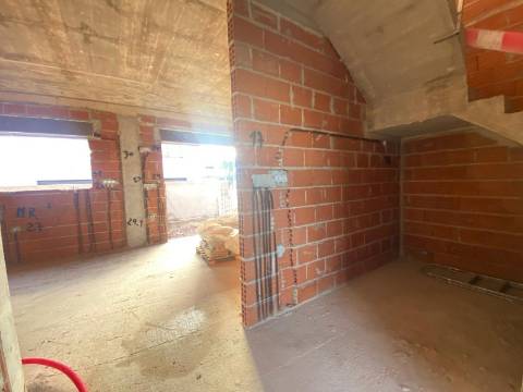 Moradia T3 em construção na Fuzeta,