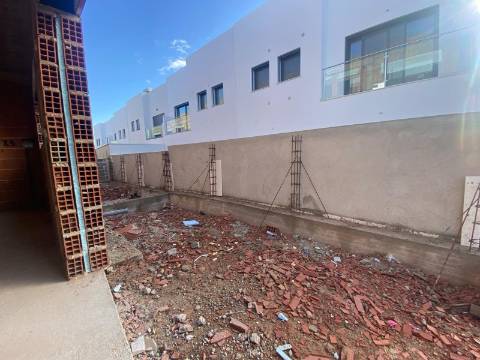 Moradia T3 em construção na Fuzeta,