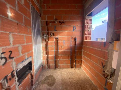 Moradia T3 em construção na Fuzeta,