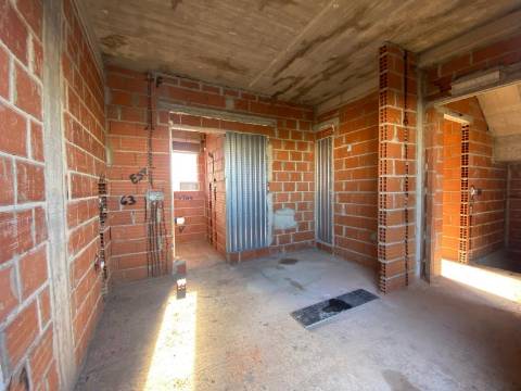 Moradia T3 em construção na Fuzeta,