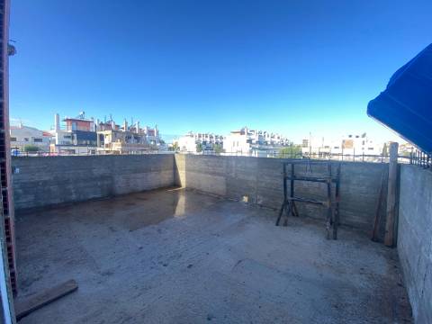 Moradia T3 em construção na Fuzeta,