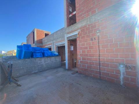 Moradia T3 em construção na Fuzeta,