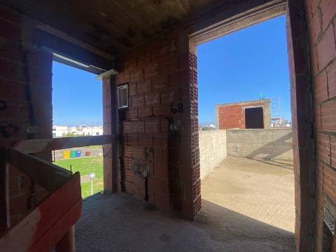 Moradia T3 em construção na Fuzeta,