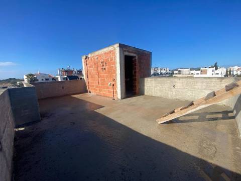 Moradia T3 em construção na Fuzeta,