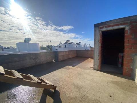 Moradia T3 em construção na Fuzeta,