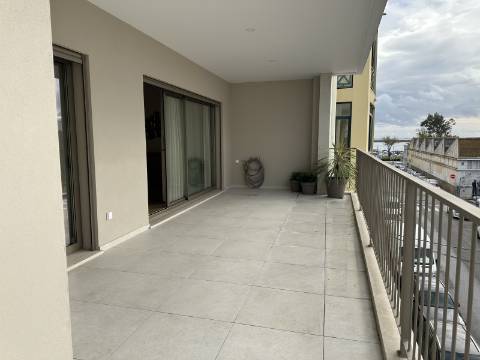 Apartamento T3 de Luxo na Baixa de Olhão - 189 m² de Elegância e Conforto