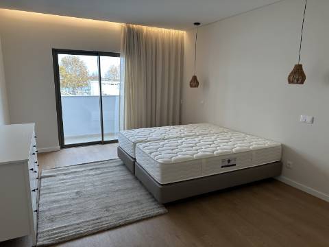 Apartamento T3 de Luxo na Baixa de Olhão - 189 m² de Elegância e Conforto