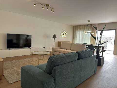 Apartamento T3 de Luxo na Baixa de Olhão - 189 m² de Elegância e Conforto