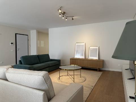 Apartamento T3 de Luxo na Baixa de Olhão - 189 m² de Elegância e Conforto