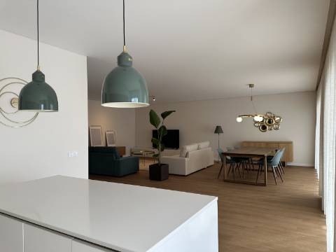 Apartamento T3 de Luxo na Baixa de Olhão - 189 m² de Elegância e Conforto
