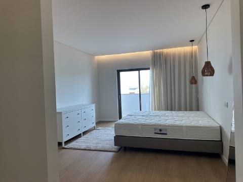 Apartamento T3 de Luxo na Baixa de Olhão - 189 m² de Elegância e Conforto