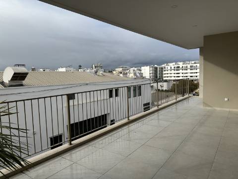 Apartamento T3 de Luxo na Baixa de Olhão - 189 m² de Elegância e Conforto