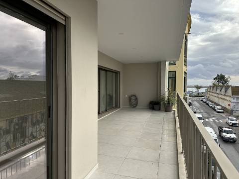 Apartamento T3 de Luxo na Baixa de Olhão - 189 m² de Elegância e Conforto