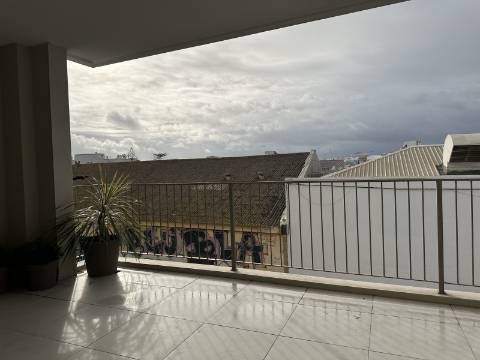 Apartamento T3 de Luxo na Baixa de Olhão - 189 m² de Elegância e Conforto