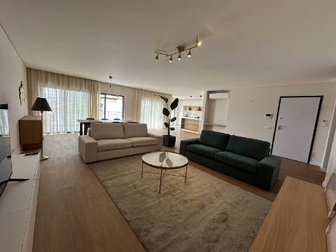 Apartamento T3 de Luxo na Baixa de Olhão - 189 m² de Elegância e Conforto