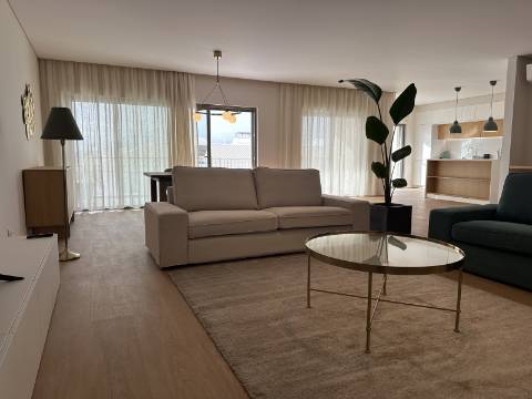 Apartamento T3 de Luxo na Baixa de Olhão - 189 m² de Elegância e Conforto
