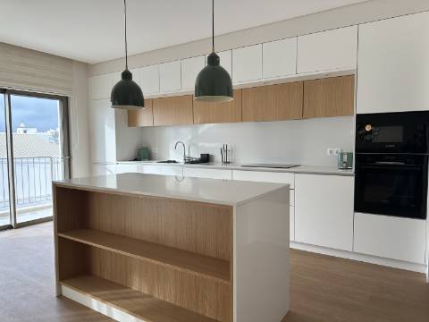 Apartamento T3 de Luxo na Baixa de Olhão - 189 m² de Elegância e Conforto