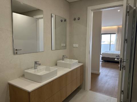 Apartamento T3 de Luxo na Baixa de Olhão - 189 m² de Elegância e Conforto