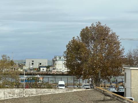 Apartamento T3 de Luxo na Baixa de Olhão - 189 m² de Elegância e Conforto