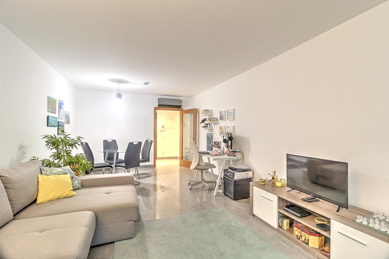 Apartamento T1 com áreas amplas e excelentes acabamentos - localização privilegiada