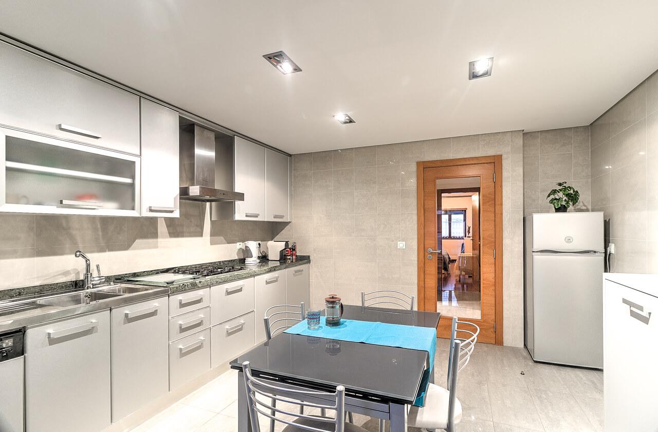 Apartamento T1 com áreas amplas e excelentes acabamentos - localização privilegiada