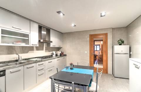 Apartamento T1 com áreas amplas e excelentes acabamentos - localização privilegiada