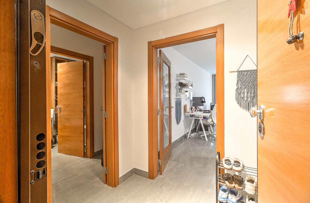 Apartamento T1 com áreas amplas e excelentes acabamentos - localização privilegiada