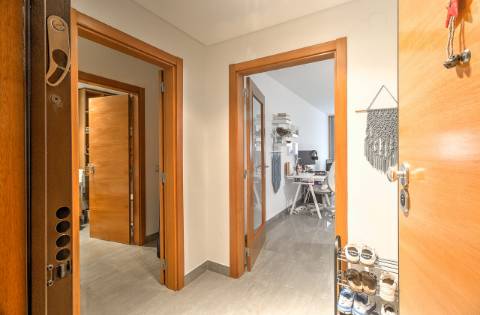 Apartamento T1 com áreas amplas e excelentes acabamentos - localização privilegiada