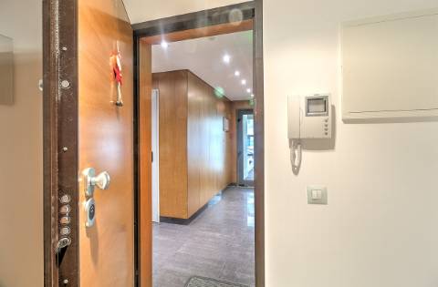 Apartamento T1 com áreas amplas e excelentes acabamentos - localização privilegiada