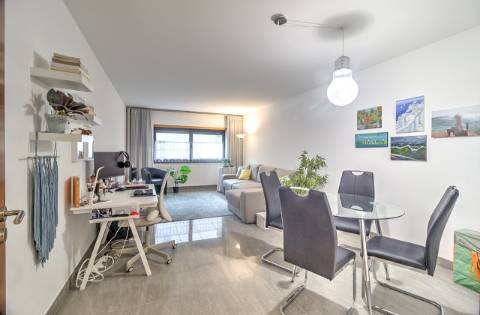 Apartamento T1 com áreas amplas e excelentes acabamentos - localização privilegiada