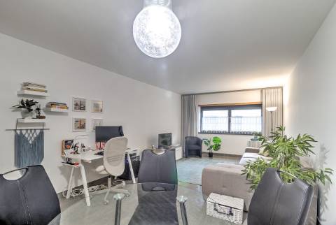 Apartamento T1 com áreas amplas e excelentes acabamentos - localização privilegiada