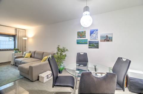 Apartamento T1 com áreas amplas e excelentes acabamentos - localização privilegiada