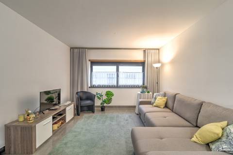 Apartamento T1 com áreas amplas e excelentes acabamentos - localização privilegiada