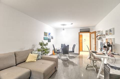 Apartamento T1 com áreas amplas e excelentes acabamentos - localização privilegiada