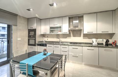 Apartamento T1 com áreas amplas e excelentes acabamentos - localização privilegiada