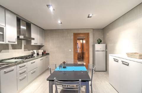 Apartamento T1 com áreas amplas e excelentes acabamentos - localização privilegiada