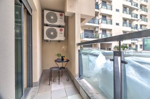 Apartamento T1 com áreas amplas e excelentes acabamentos - localização privilegiada