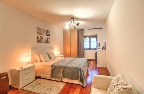 Apartamento T1 com áreas amplas e excelentes acabamentos - localização privilegiada