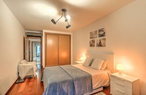 Apartamento T1 com áreas amplas e excelentes acabamentos - localização privilegiada