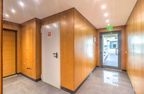 Apartamento T1 com áreas amplas e excelentes acabamentos - localização privilegiada