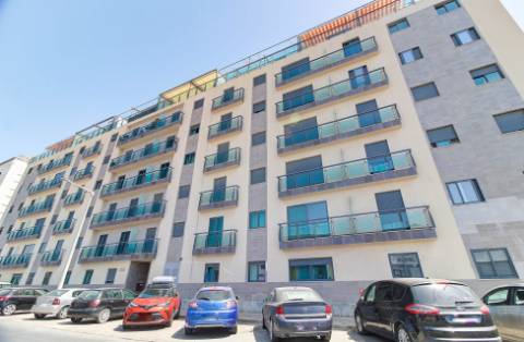 Apartamento T1 com áreas amplas e excelentes acabamentos - localização privilegiada