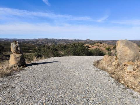 TERRENO COM 13480 M² - COM POÇO - TERRAÇO - DEPÓSITO DE ÁGUA - PERO VAZ - AZINHAL - CASTRO MARIM - ALGARVE