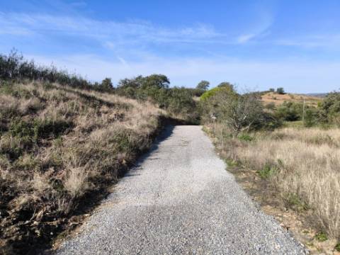 TERRENO COM 13480 M² - COM POÇO - TERRAÇO - DEPÓSITO DE ÁGUA - PERO VAZ - AZINHAL - CASTRO MARIM - ALGARVE